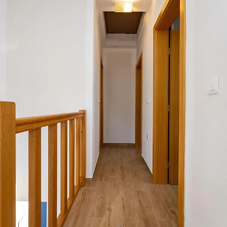 2 Bedroom Front In * Rtina