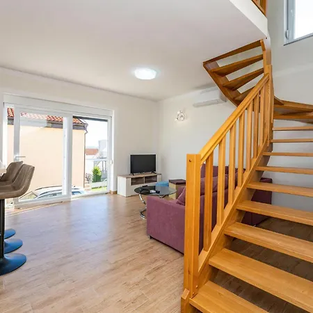 Apartman 2 Bedroom Front In Rtina