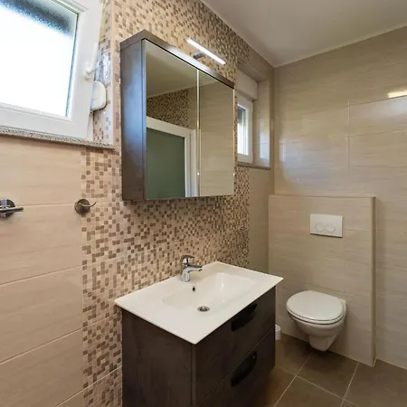 2 Bedroom Front In * Rtina