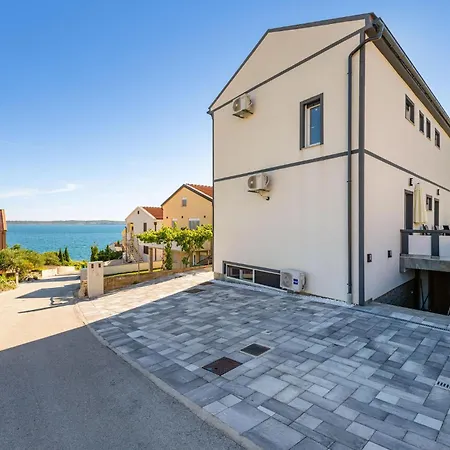 2 Bedroom Front In Apartman *